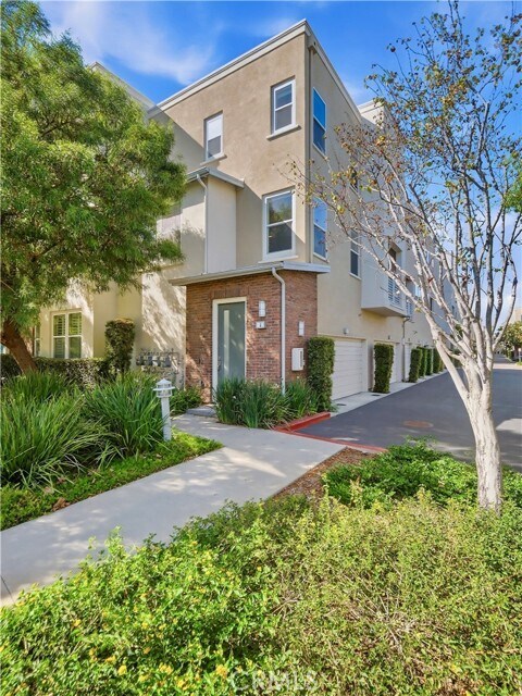 Building Photo - 1 Vantis Dr