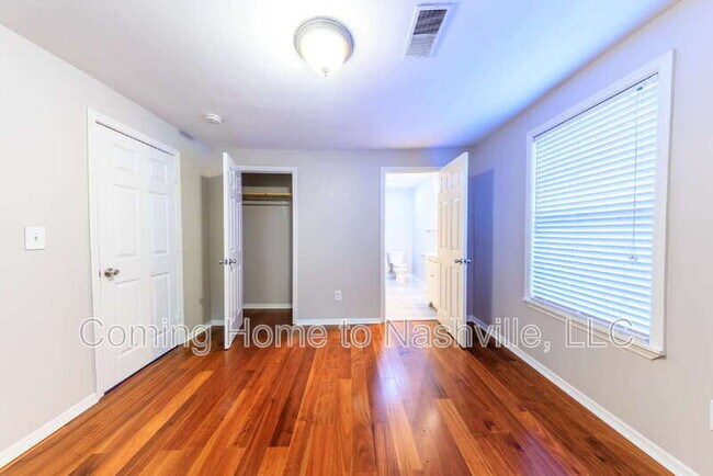 Building Photo - 891 W Sharpe Ave