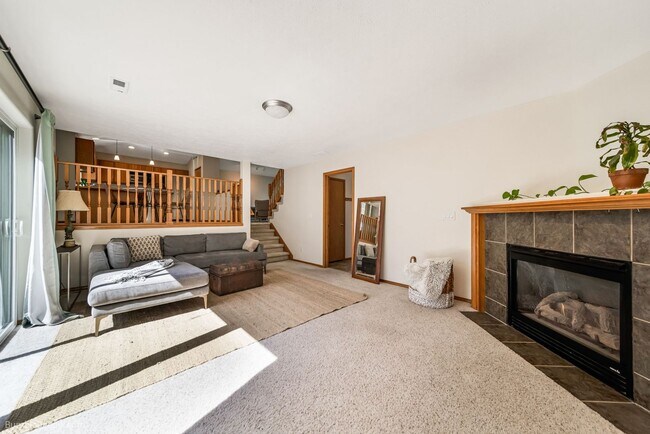 Building Photo - For Rent: Beautiful 3 Bed, 3 Bath Home in Desirable Eagle Ridge