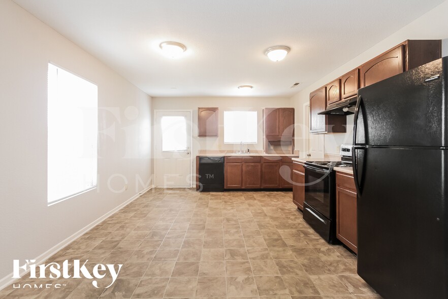 Building Photo - 11325 Arches Dr