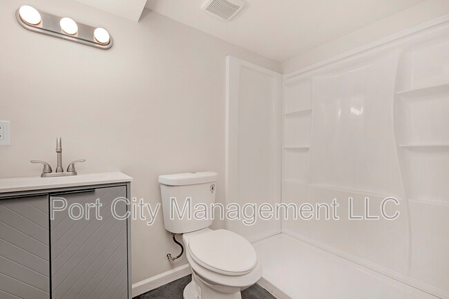 Building Photo - 832 N Marlyn Ave