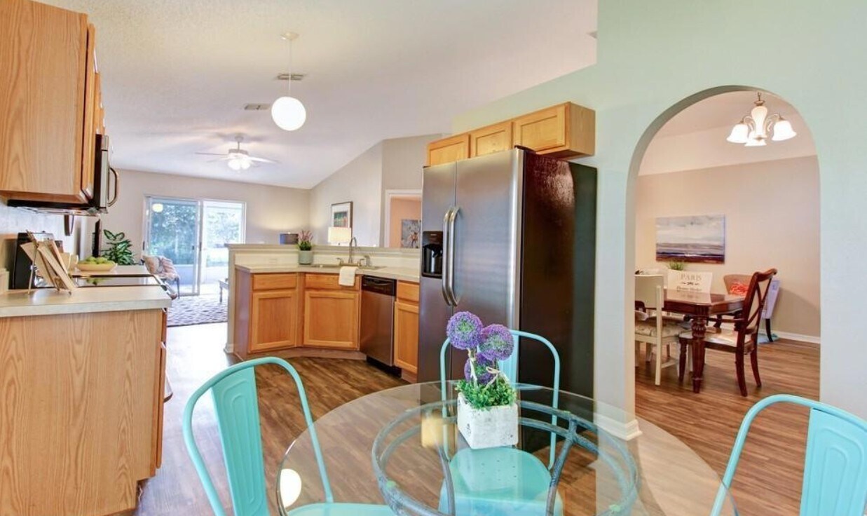 Building Photo - 90 Reeding Ridge Dr E