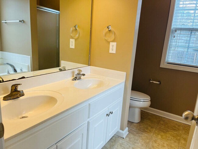Building Photo - Welcome home! 3 Bedroom 2 Bath home in Sum...