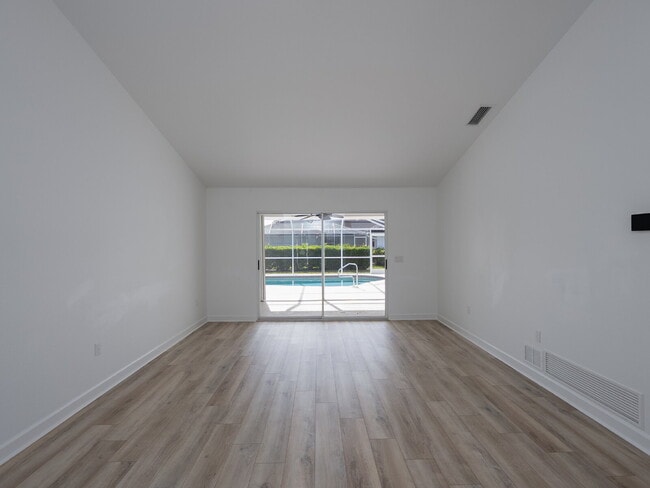 Building Photo - "Spacious 3-Bedroom Pool Home with 2 Baths & 2,075 Sq. Ft. of Comfort in Venice, FL!"