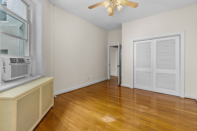 Building Photo - Condo in the heart of Ghent!
