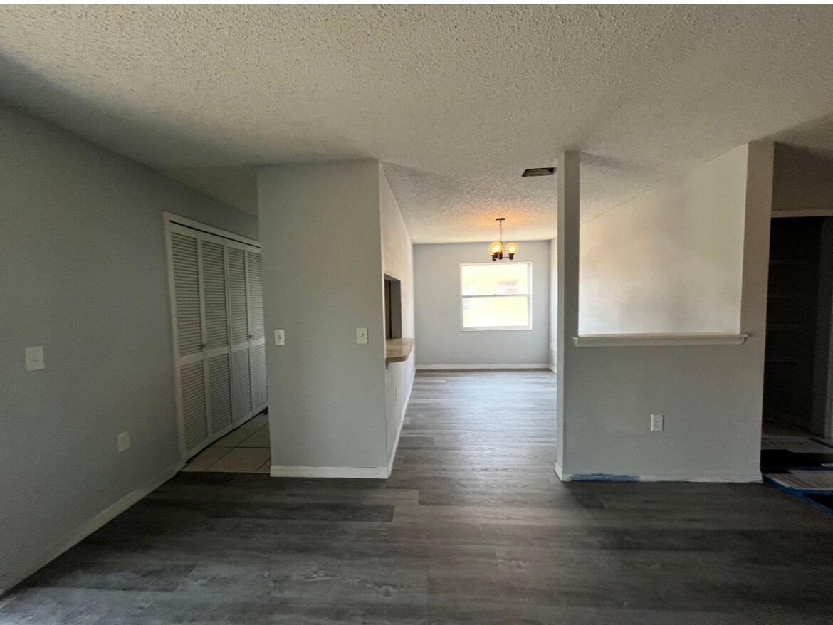 Building Photo - 290 Spring Dr