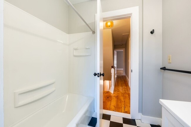 Building Photo - 105-107 Richards