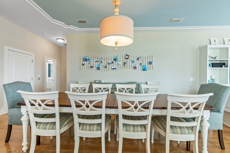 Building Photo - 681 Ocean Palm Way