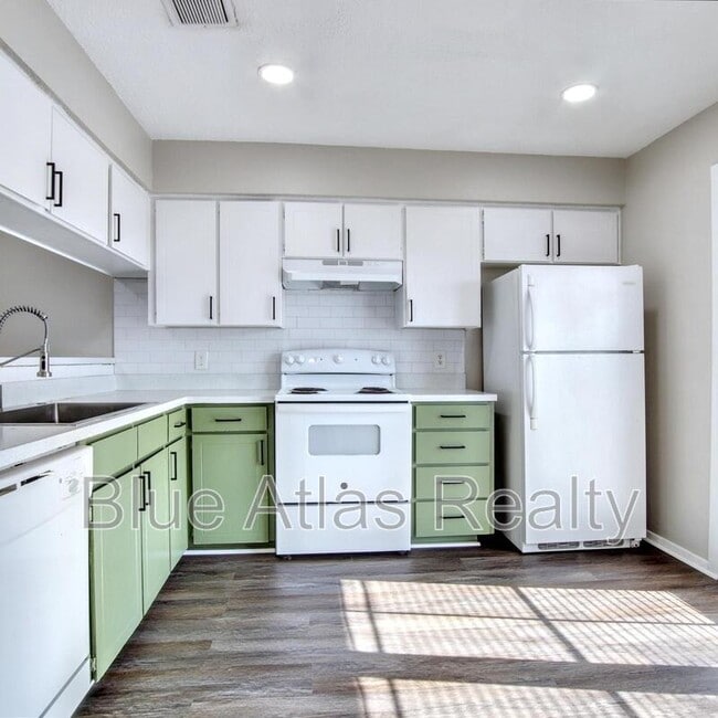 Building Photo - 2300 Indigo Ln