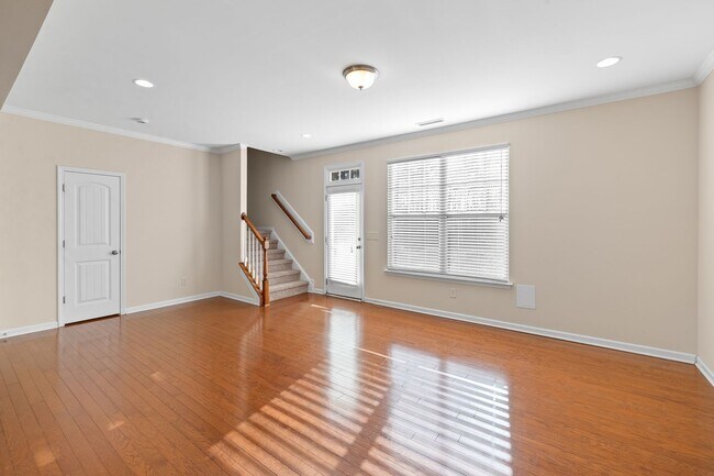 Building Photo - 3 Bedroom - Cary Townhome in Central Location!!! Close to 540 and Research Triangle Park!