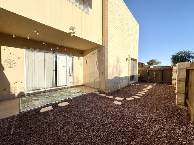 Building Photo - 1981 N Terraza de la Cienega