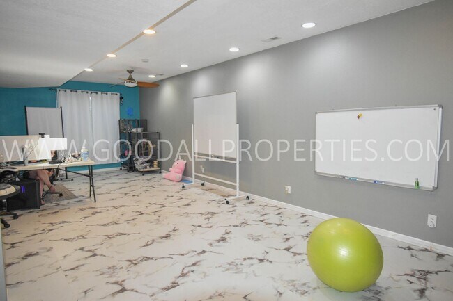 Building Photo - 4 Bedroom 4 Bath Executive Home in West Des Moines with a fenced in yard and a 3-car garage