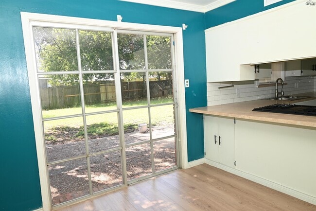 Building Photo - 1110 Rosemary Dr