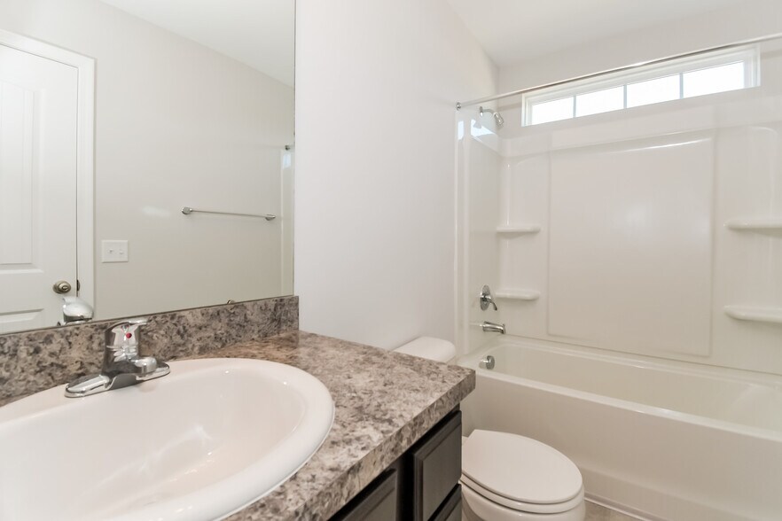 Building Photo - 1091 Autumns Wood Cir E