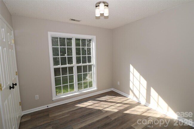 Building Photo - 711 Harvest Way