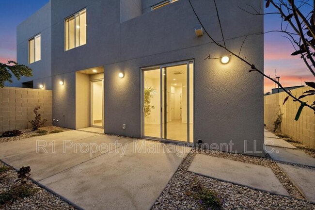 Building Photo - 705 Alcalde Pl SW