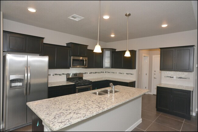 Building Photo - 945 Penrith St