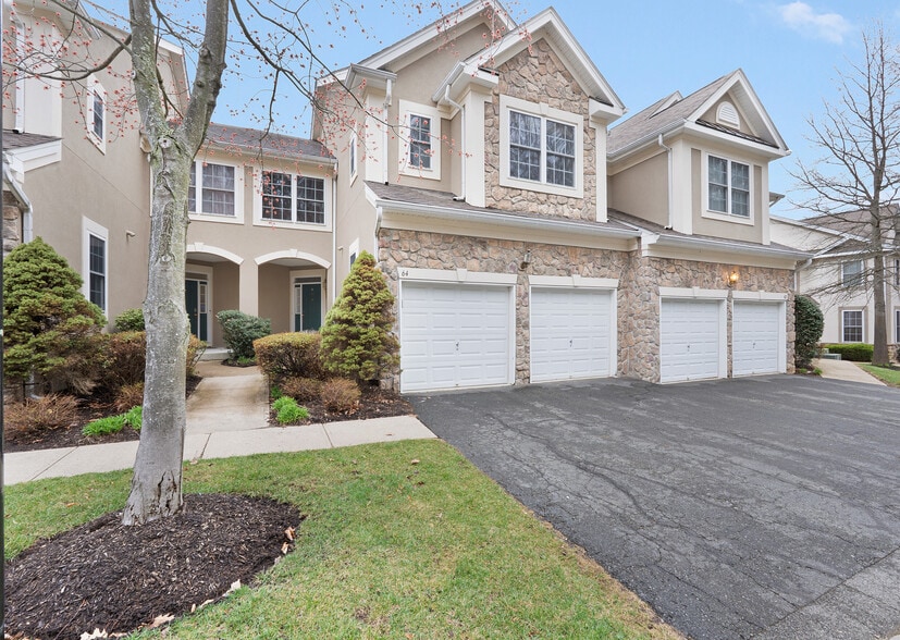 Front - 64 Henning Ter