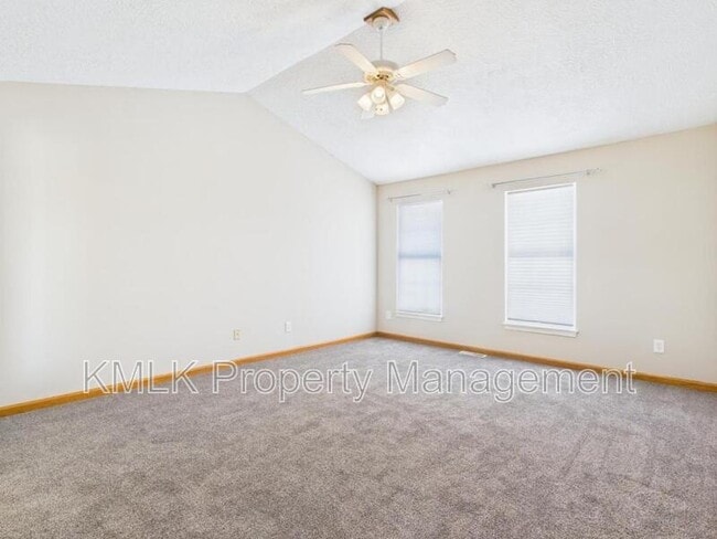 Building Photo - 411 Treeview Dr