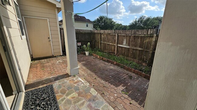 Building Photo - 7918 Barnes Ridge Ln