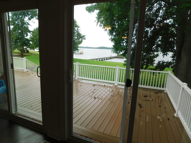 Building Photo - Waterfront Home In Perquimans County