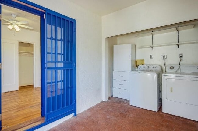 Building Photo - Pre-Lease August 2026 Adorable UofA Bungalow Updated Kitchen, A/C,  Covered Patio,  4 Blocks from...