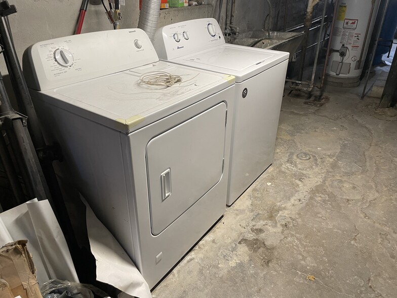 Laundry Room - 2733 N Ridgeway Ave