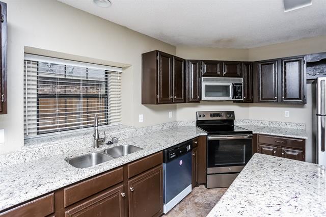 Building Photo - 4902 Waxwing Dr