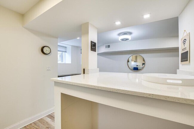 Building Photo - 4829 S Forrestville Ave