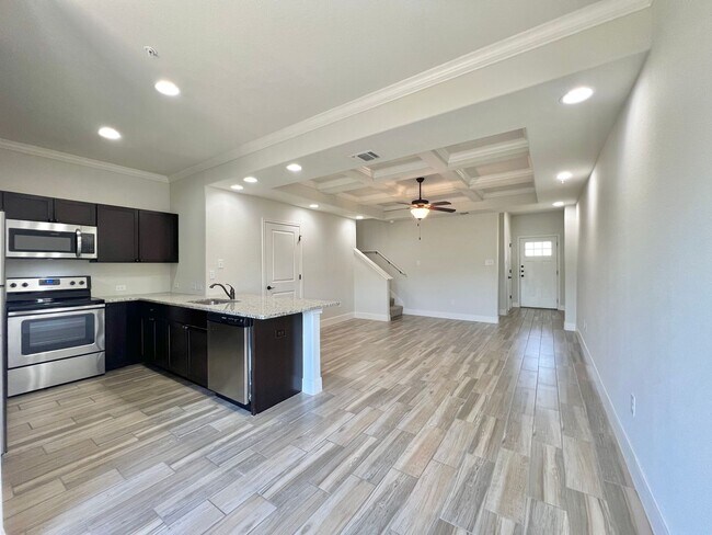 Building Photo - Spacious Townhome with a Private Backyard & No Rear Neighbors!