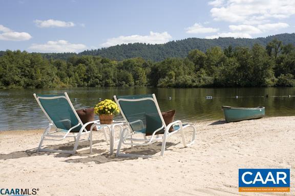 Building Photo - 200 Lake Club Ct