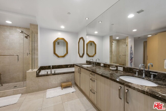 Building Photo - 13650 Marina Pointe Dr