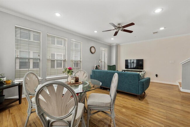 Building Photo - 3001 Murworth Dr