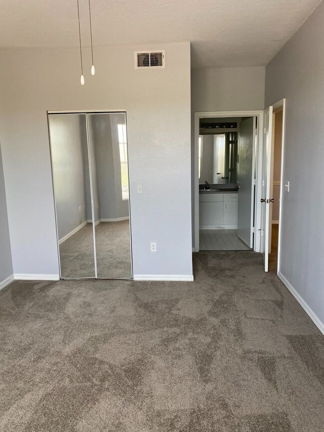 Building Photo - Your Next  Charming 2 bedroom 2 baths Home Awaits! Call now ~