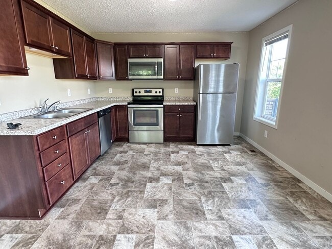 Building Photo - Champlin Corner Unit Town Home, 2 Car Garage, Dishwasher, Washer/Dryer, Balcony