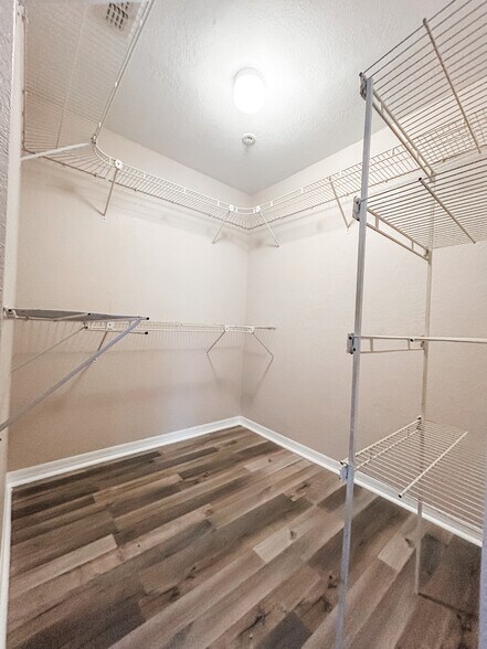 Building Photo - 5035 Sunridge Palms Dr