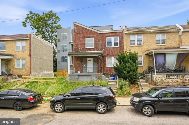 Building Photo - 914 E Stafford St