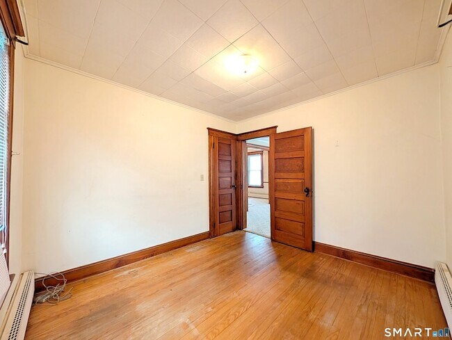 Building Photo - 226 Brightwood Ave
