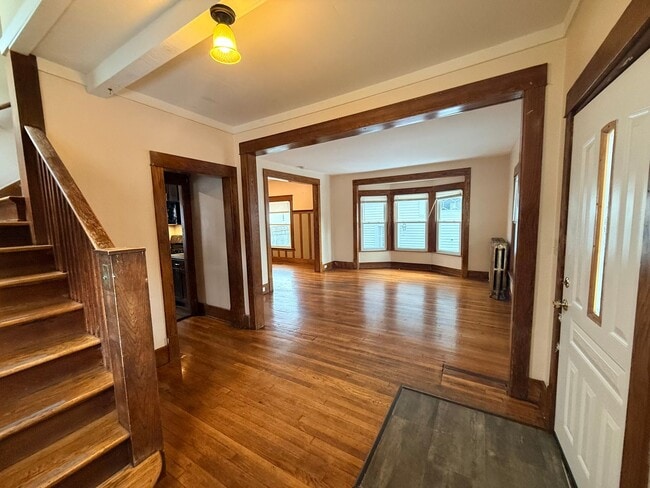 Building Photo - 4 Bedroom, 1.5 Bath Home – North East Grand Rapids