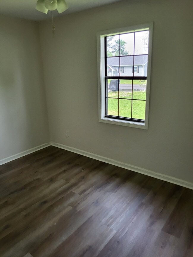 Building Photo - "Charming 3-Bed Home with Cozy 982 Sq. Ft. Living Space on Smith Avenue, Trumann!"