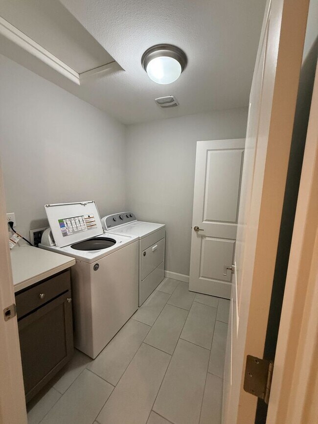 Building Photo - COMING SOON! Beautiful 3Bd/2.5Ba Salmon Creek Home!