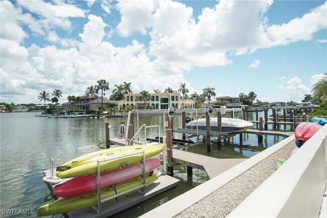 Building Photo - 1900 Gulf Shore Blvd N