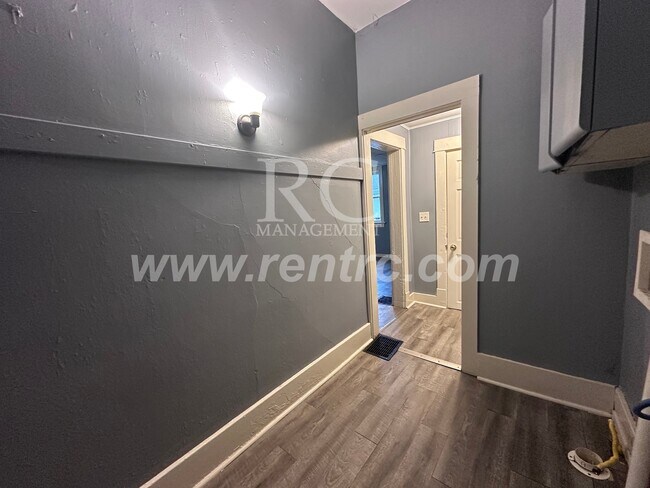 Building Photo - 1101 Chandler-