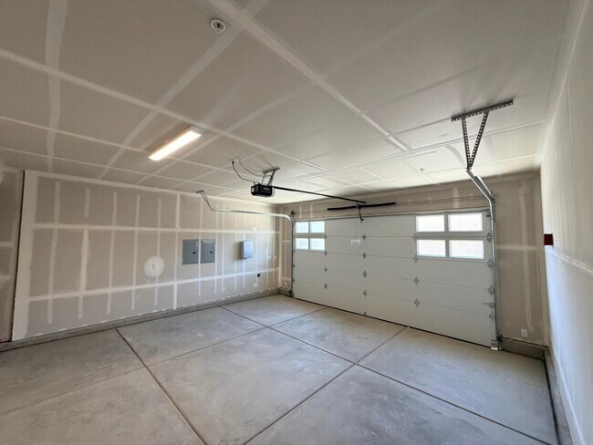 Building Photo - 6576 Blushing Dr