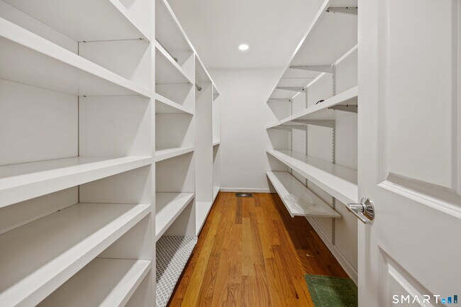 Building Photo - 34 Hi-Ann Ct