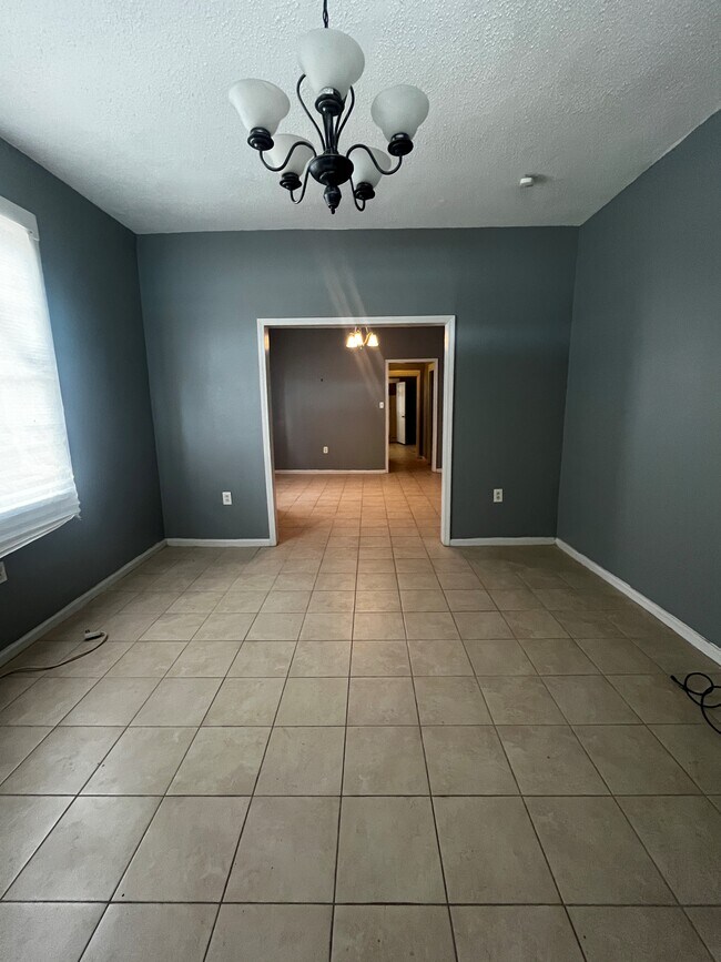 Building Photo - 2331 Saint Anthony St