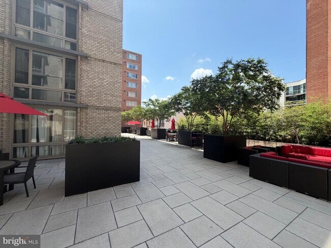 Building Photo - 950 25th St NW