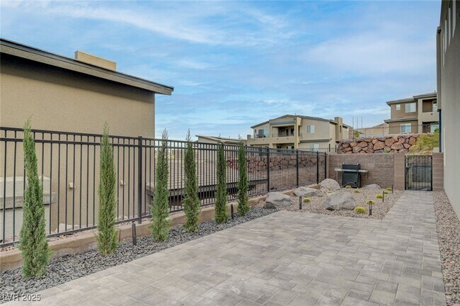 Building Photo - 510 Duvet Ct