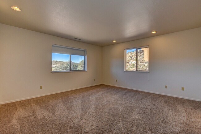 Building Photo - Large 3 bedroom 2 bathroom home in Prescott