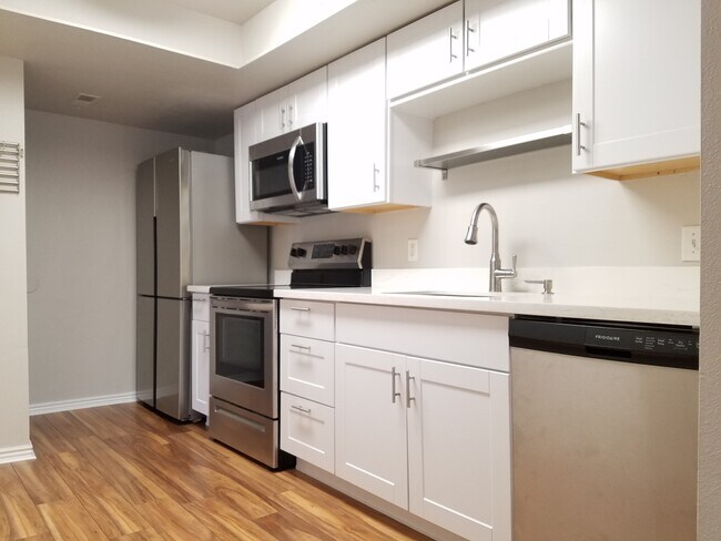 Building Photo - 7942 Chadbourne Dr